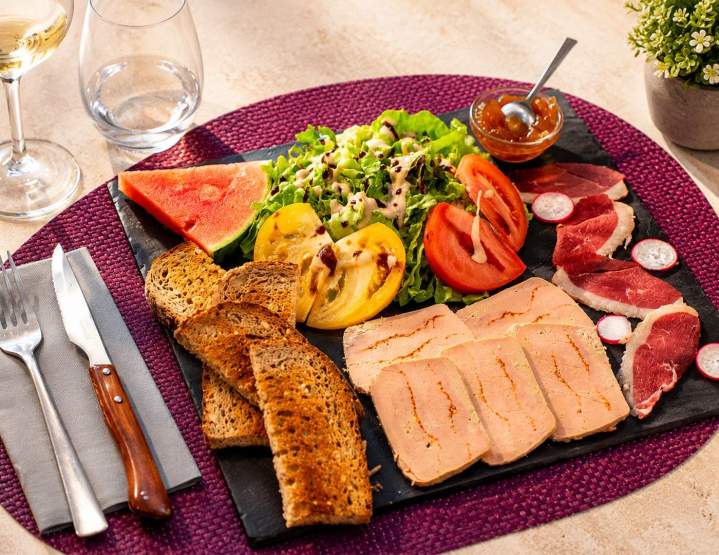Dégustez des plats traditionnels savoureux pour éveiller vos sens.